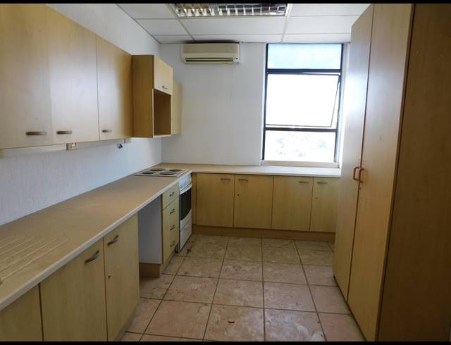 873M² OFFICE TO LET IN CRAIGHALL